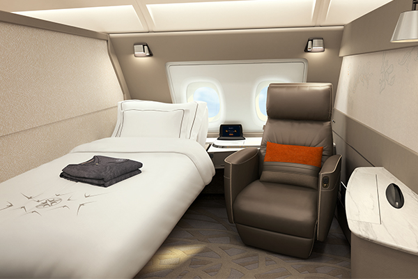 Luxuriöse Flugzeugkabine mit Bett und Sessel