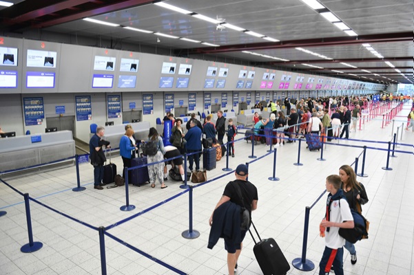 Sicherheitskontrolle am Flughafen