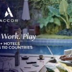 Una imagen promocional muestra a una mujer que sonríe y escribe en su laptop, en un espacio amoblado y con vegetación al fondo. Sobre la imagen, aparece el logo de Accor con un eslogan en inglés.