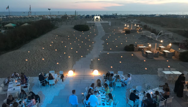 La Cena di Mezza Estate getta l'ancora a Viareggio