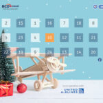 Adventskalender met kerstdecoraties en speelgoedvliegtuig.