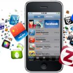 Smartphone met populaire apps en pictogrammen