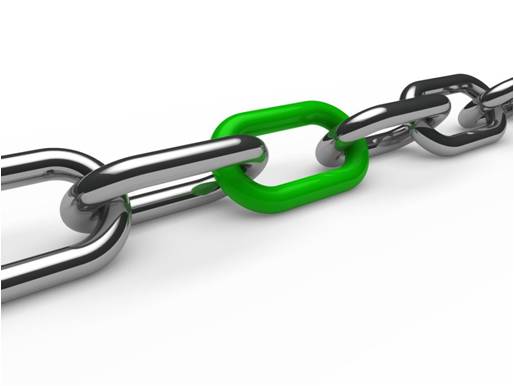 Metalen ketting met groene schakel