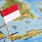 Indonesische vlag op een kaart van Indonesië.
