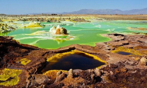 Dallol vulkanisch gebied met kleurrijke mineralen, Ethiopië.