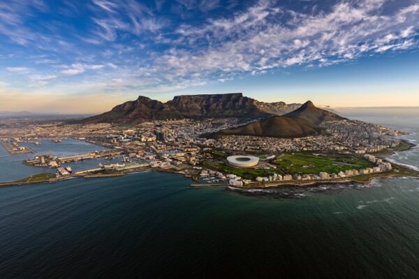 Luchtfoto van Kaapstad en Tafelberg, Zuid-Afrika