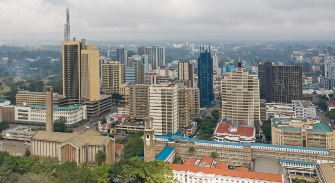 Luchtfoto van Nairobi met wolkenkrabbers en gebouwen.