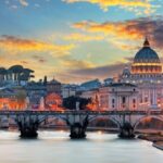 Sint-Pietersbasiliek bij zonsondergang, Rome, Italië