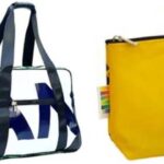 Twee kleurrijke tassen van gerecycled materiaal.