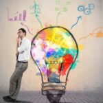 Man denkt na over kleurrijke ideeën en grafieken.