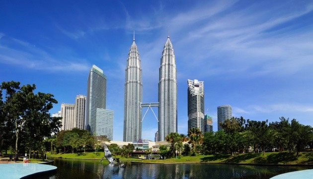 Petronas Towers in Kuala Lumpur skyline view.